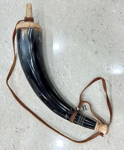 Schwarzes Pistolenpulverhorn mit braunem Schulterriemen aus Leder und sicherem Holzstopp Schwarzes Pistolenpulverhorn mit braunem Schulterriemen aus Leder und sicherem Holzstopp von Nautical Replica Hub