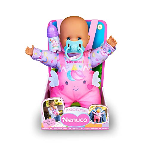 Nenuco - Spazieren gehen, Babypuppe 35 cm mit weichem Körper, Zubehör und Babytrage, um sie überall hin mitzunehmen, emotionale Entwicklung, Kinder +1, Famosa (NFN23000) von Nenuco