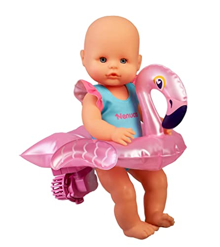 Nenuco - Schwimmzeit! Schwimmende Babypuppe mit einem Flamingo-Schwimmer mit Motor lässt Sich in der Badewanne und Pool drehen, wasserfestes Spielzeug für die Badezeit, berühmt (700017100) von Nenuco