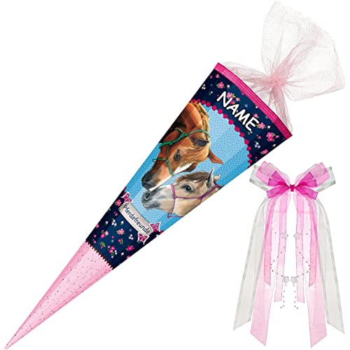 Nestler personalisiert mit Name und großer Schleife - 7858475s - Schultüte 12 eckig Pferdefreunde mit Stoffapplikationen, Organza und Textilborte, 85 cm Nestler personalisiert mit Name und großer Schleife - 7858475s - Schultüte 12 eckig Pferdefreunde mit Stoffapplikationen, Organza und Textilborte, 85 cm von Nestler
