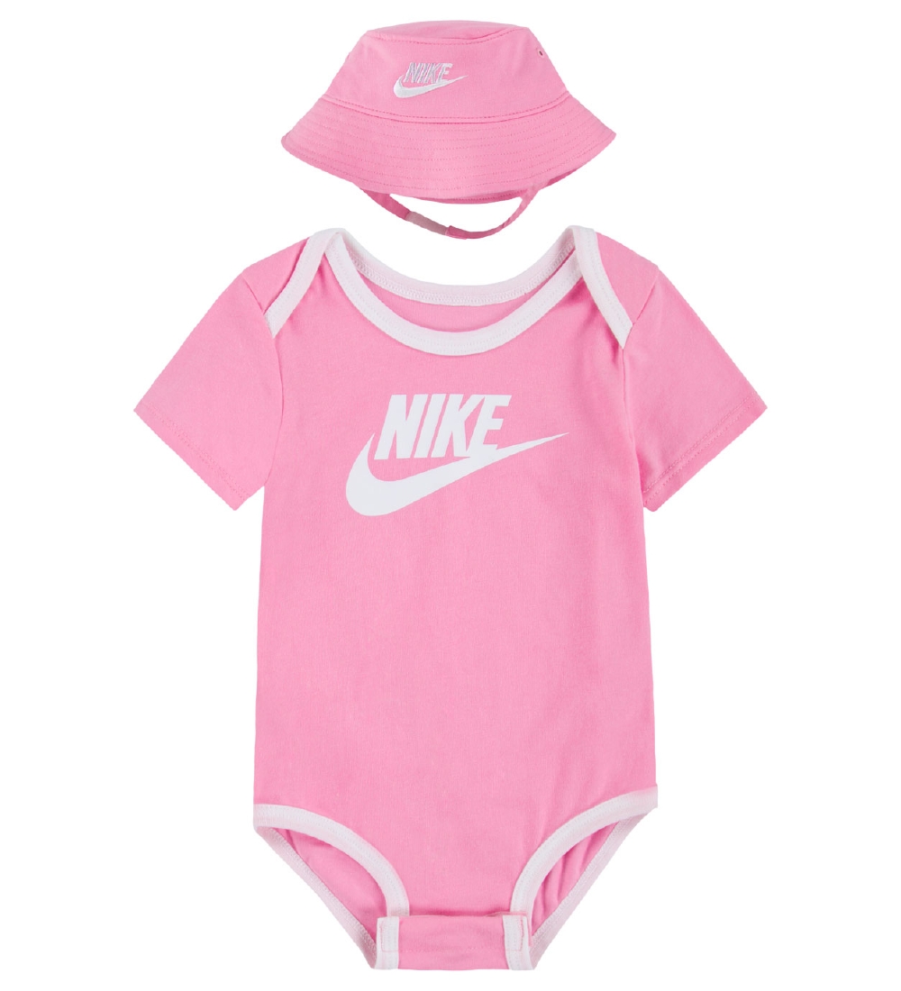 Nike Body - Sommerhut/Body k/ä - Pink - Nike - 6-12 mt - Body K/Ä Nike Body - Sommerhut/Body k/ä - Pink - Nike - 6-12 mt - Body K/Ä von Nike