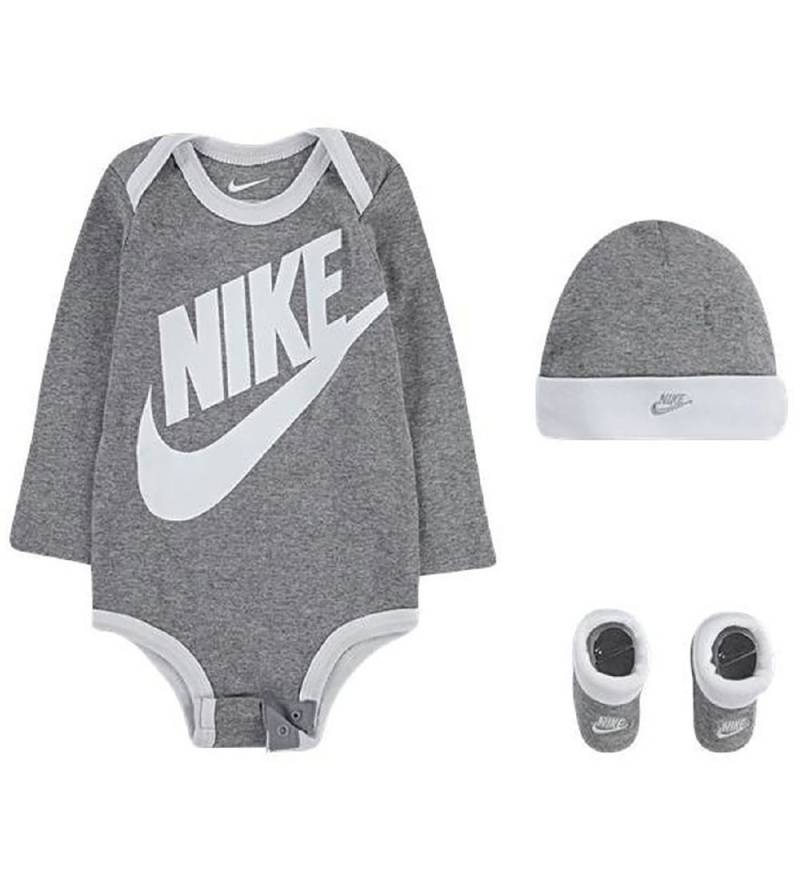Nike Geschenkbox - Body l/ä/Mütze/Socken - Futura - Grey Heather - Nike - 6-12 mt - Body L/Ä Nike Geschenkbox - Body l/ä/Mütze/Socken - Futura - Grey Heather - Nike - 6-12 mt - Body L/Ä von Nike