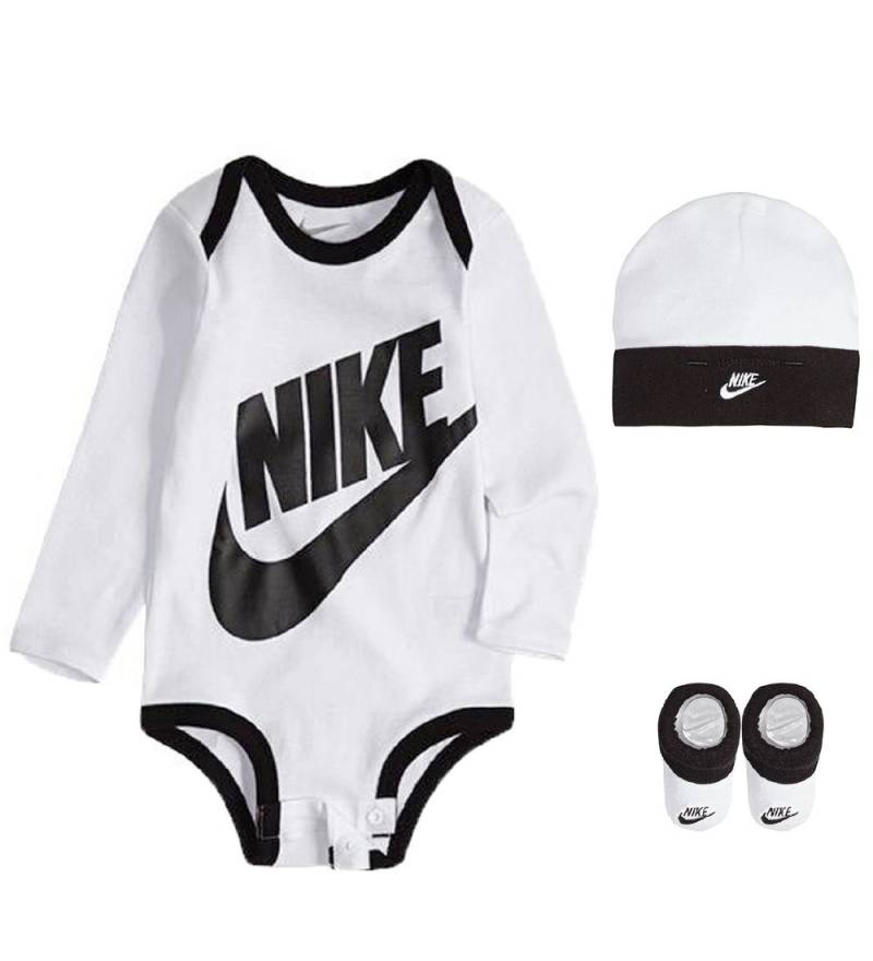 Nike Geschenkbox - Body l/ä/Mütze/Socken - Futura - Weiß - Nike - 6-12 mt - Body L/Ä Nike Geschenkbox - Body l/ä/Mütze/Socken - Futura - Weiß - Nike - 6-12 mt - Body L/Ä von Nike