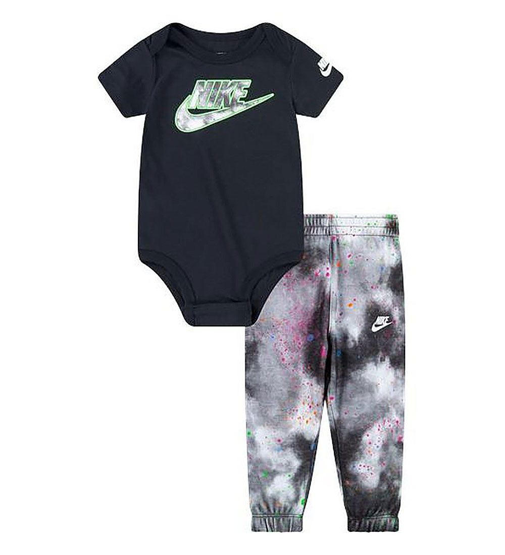 Nike Hosen/Body k/ä - Batik - 3er-Pack - Schwarz - Nike - 3 mt - Body K/Ä Nike Hosen/Body k/ä - Batik - 3er-Pack - Schwarz - Nike - 3 mt - Body K/Ä von Nike