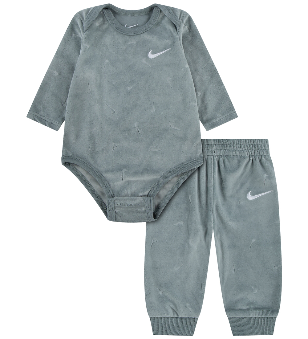 Nike Set - Body/Hosen - Glimmer Green - Nike - 12 mt - Body L/Ä Nike Set - Body/Hosen - Glimmer Green - Nike - 12 mt - Body L/Ä von Nike