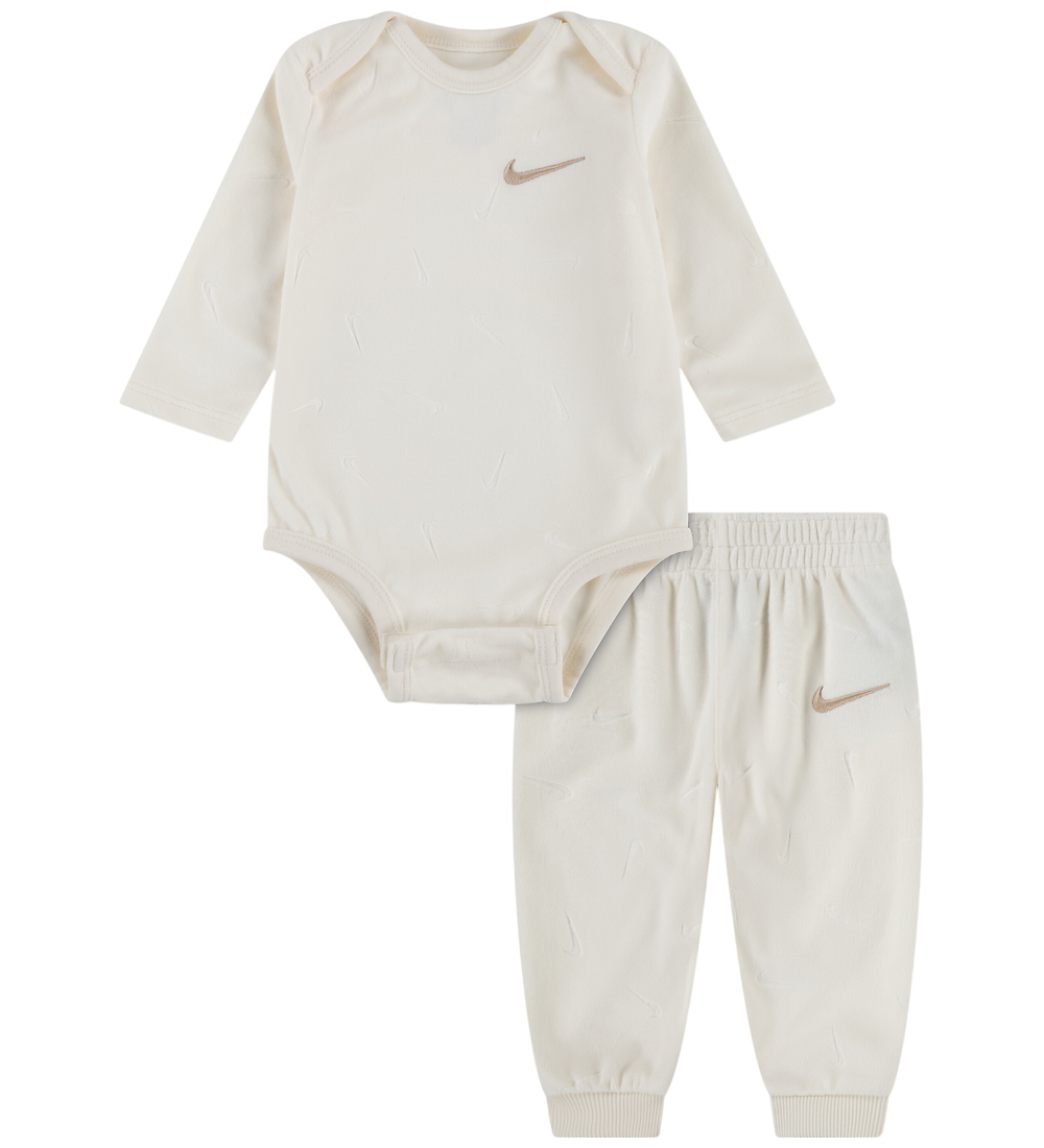 Nike Set Body l/ä/Hosen - Pale Ivory - Nike - 3 mt - Body L/Ä Nike Set Body l/ä/Hosen - Pale Ivory - Nike - 3 mt - Body L/Ä von Nike