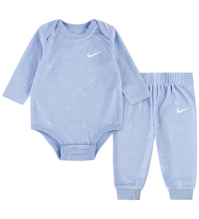 Nike Set Body l/ä/Hosen - Velours - Kobalt Bliss - Nike - 6 mt - Body L/Ä Nike Set Body l/ä/Hosen - Velours - Kobalt Bliss - Nike - 6 mt - Body L/Ä von Nike
