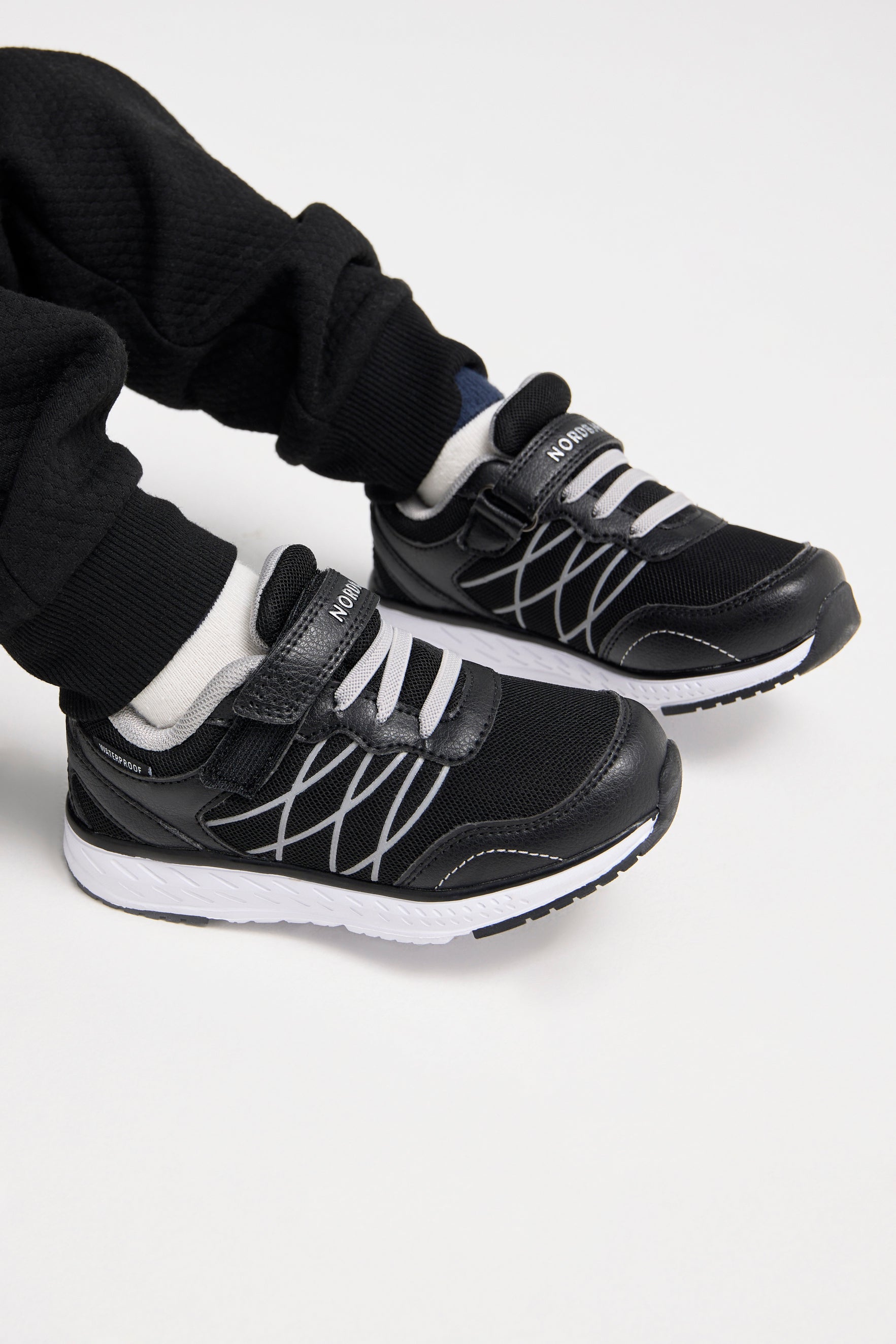 Nordbjørn Neptune WP Kinder Sneaker, Schwarz, 24, Kinderschuhe Nordbjørn Neptune WP Kinder Sneaker, Schwarz, 24, Kinderschuhe von Nordbjørn