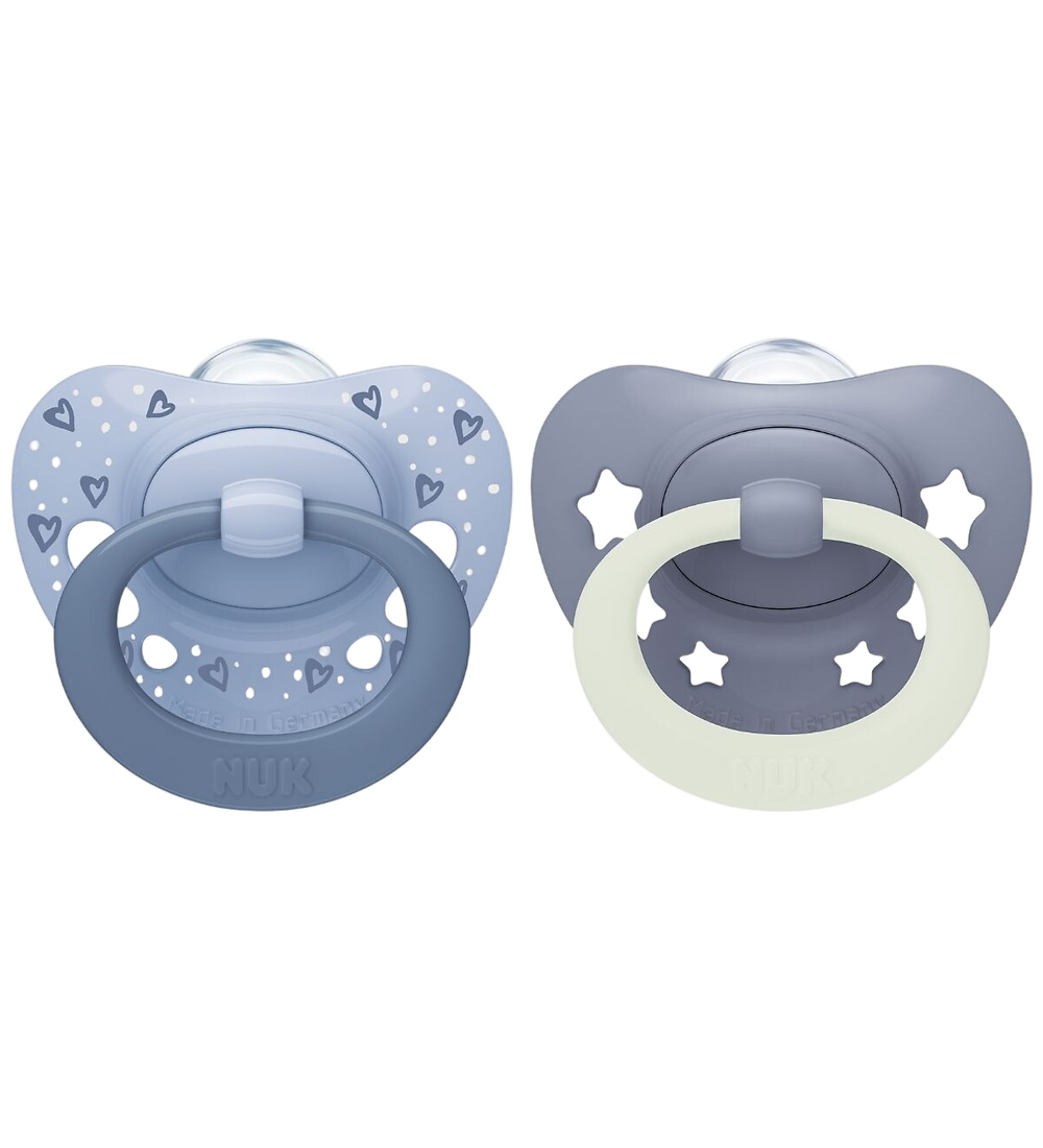Nuk Schnuller - 2er-Pack - First Choice - Tag & Nacht - Blau - Nuk - 0-6 mt - Schnuller Nuk Schnuller - 2er-Pack - First Choice - Tag & Nacht - Blau - Nuk - 0-6 mt - Schnuller von Nuk