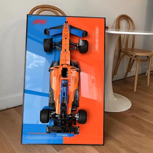 OYTOCLKU Display Wallboard für Lego 42141 Technic McLaren Formel 1 2022 Replik Rennwagen, Sammlerstücke Lego Auto Wandhalterung, Orange Aluminiumlegierung Rahmen, 62,2 x 93,3 cm von OYTOCLKU