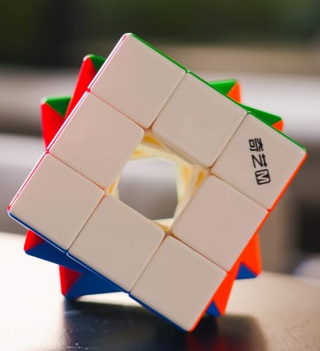 Einzigartiges Hohlherz 3x3 Magic Puzzle Cube 3x3x3 Glattes 3D Puzzle Glattes Twist Spielzeug mit Würfel Display Stand (M Edition mit UV beschichteter Oberfläche) von Oostifun