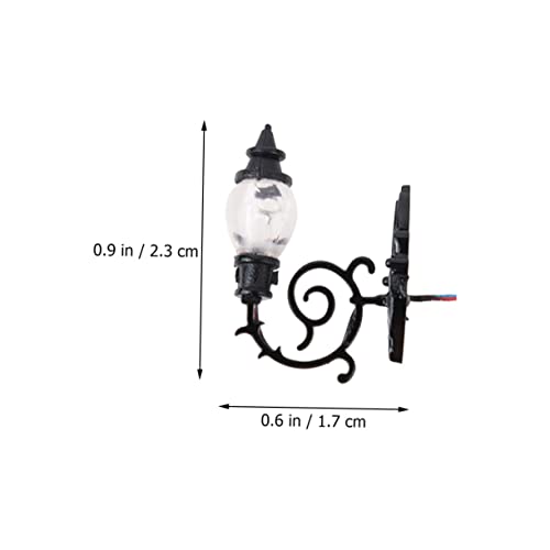 Operitacx 4 Stück Miniatur Wandlampen Schwarz mit Warmgelbem Licht Miniatur sandtisch Dekoration Puppenhaus Beleuchtung Mikro Landschafts Accessoires für Modellbau und Sandtable Szenen von Operitacx