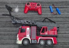 PATEMZON Feuerwehr Spielzeugauto, 2,4G Drehleiter Feuerwehr, Feuerwehrmann Spielzeug mit 83 cm Leiter, Spritzfunktion, LED Signallichtern, Puppen-Zubehör, Geschenke für ab 3 Jahren Jungen Mädchen PATEMZON Feuerwehr Spielzeugauto, 2,4G Drehleiter Feuerwehr, Feuerwehrmann Spielzeug mit 83 cm Leiter, Spritzfunktion, LED Signallichtern, Puppen-Zubehör, Geschenke für ab 3 Jahren Jungen Mädchen von PATEMZON