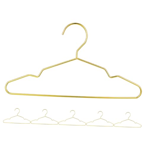 PERSELOSO 6 Stück Miniatur Kleiderbügel für Puppen aus Gold für Puppenhaus Kleiderschränke Platzsparende Mini Kleiderbügel für Puppenbekleidung Multifunktionale Nutzung PERSELOSO 6 Stück Miniatur Kleiderbügel für Puppen aus Gold für Puppenhaus Kleiderschränke Platzsparende Mini Kleiderbügel für Puppenbekleidung Multifunktionale Nutzung von PERSELOSO