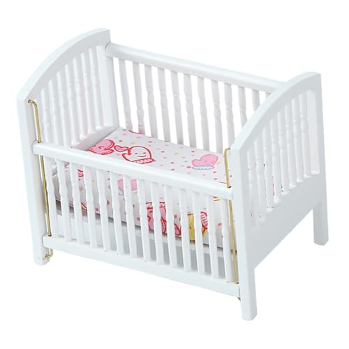 PERSELOSO Babypuppenbett 1:12 Puppenhaus Holzbett Babypuppe Wiege Bett Puppenhausmöbel Babybett DIY Szene Puppe Wohnmöbel Bastelzubehör Weiß PERSELOSO Babypuppenbett 1:12 Puppenhaus Holzbett Babypuppe Wiege Bett Puppenhausmöbel Babybett DIY Szene Puppe Wohnmöbel Bastelzubehör Weiß von PERSELOSO