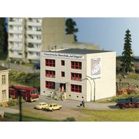 PIKO 61150 H0 Plattenbau Polytechnische Oberschule von PIKO