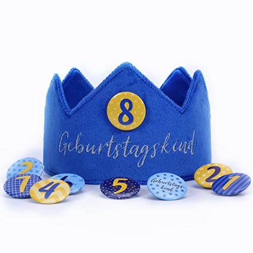 Papierdrachen Geburtstagskrone Samt mit Zahlen - Blau - für den Kindergeburtstag - Krone aus Samtstoff mit Button Zahlen von 1-8 | Party Deko Hut für Jungen & Mädchen - Set 4 Papierdrachen Geburtstagskrone Samt mit Zahlen - Blau - für den Kindergeburtstag - Krone aus Samtstoff mit Button Zahlen von 1-8 | Party Deko Hut für Jungen & Mädchen - Set 4 von Papierdrachen