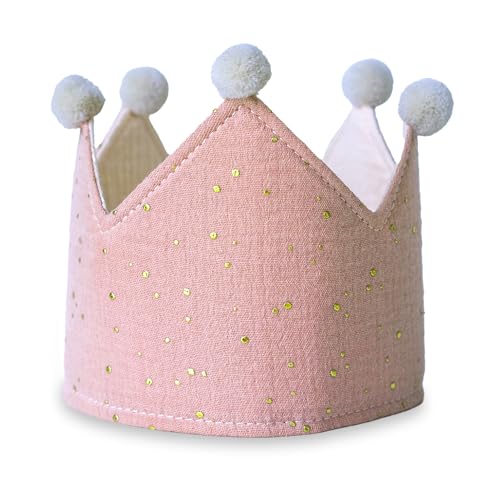 Papierdrachen Musselin Geburtstagskrone mit Bedruckung in Rosa | Dekorative Krone aus Musselinstoff für Baby & Kindergeburtstage | Party Deko Hut für Jungen & Mädchen - Set 01 von Papierdrachen