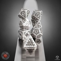 Q-Workshop QWO97997 - Tribal Dice Set: Pearl & Brown, Design by Anne Stokes, Würfelset, 7-teilig Q-Workshop QWO97997 - Tribal Dice Set: Pearl & Brown, Design by Anne Stokes, Würfelset, 7-teilig von Pegasus