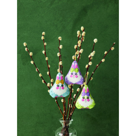 Permin Stickereiset Osterhasen mit Schleife 3pk 6x7cm Permin Stickereiset Osterhasen mit Schleife 3pk 6x7cm von Permin