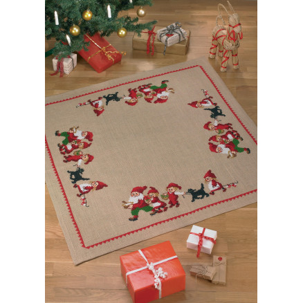 Permin Stickerei-Set Jute Weihnachtsbaum Decke Elf Familie 120x120cm Permin Stickerei-Set Jute Weihnachtsbaum Decke Elf Familie 120x120cm von Permin