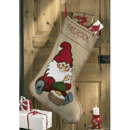 Permin Stickereiset Jute Weihnachtssocke Elf mit Porridge 57x80cm Permin Stickereiset Jute Weihnachtssocke Elf mit Porridge 57x80cm von Permin