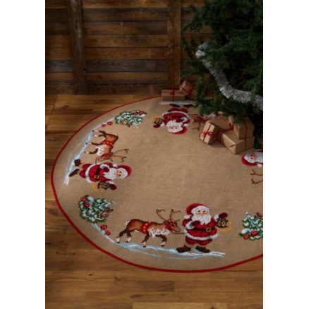Permin Stickereiset Weihnachtsbaumdecke Weihnachtsmann und Rentier Ø170cm von Permin