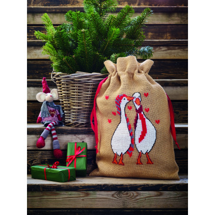 Permin Stickereiset Weihnachtssack mit Gänsen 39x55cm Permin Stickereiset Weihnachtssack mit Gänsen 39x55cm von Permin
