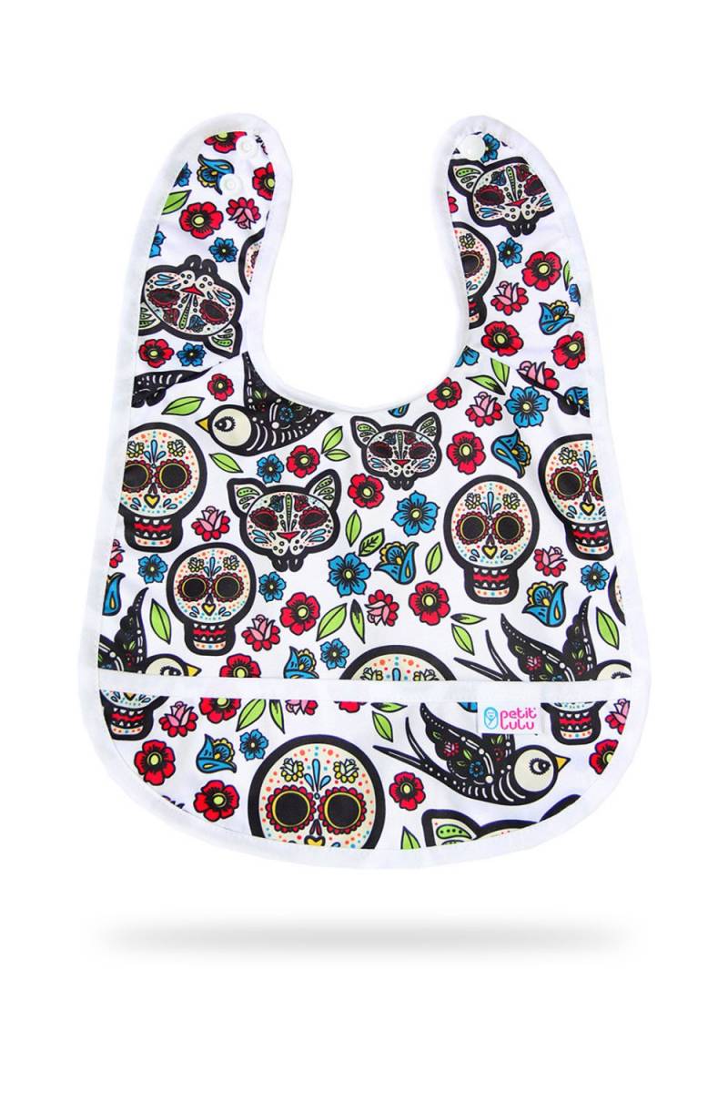 Petit Lulu Lätzchen mit Auffangtasche - Mexican Skulls (on white) von Petit Lulu