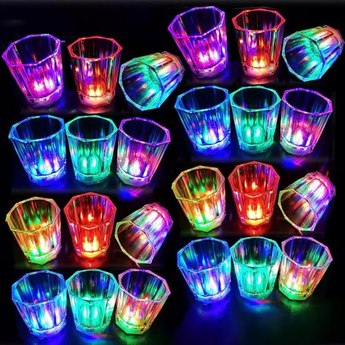 Schnapsgläser Leuchtende Plastik 24Pcs Neon Party Lustig Shotgläser mit Untersetzer Led Glow in the Dark Pinchengläser für Karneval Geburtstag deko Shotbecher Geschenke Silvester Weihnachts von Piucrty