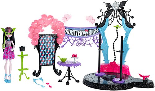 Monster High - Welcome to Monster High Dance - The Fright Away Spielset - inkl Draculaura Puppe von Polly Pocket