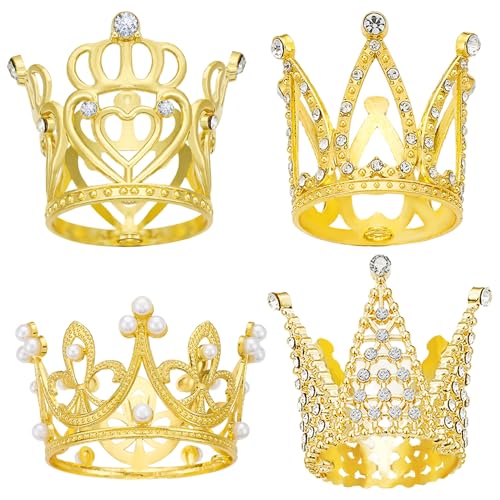 4pcs Crown Cake Topper 4 Stil Goldener Farbkrone für Kuchen mit Strass-/Perlenperlen-Mehrzweck-Legierungs-Legierungs-Topper zum Geburtstag, Hochzeit und mehr 4pcs Crown Cake Topper 4 Stil Goldener Farbkrone für Kuchen mit Strass-/Perlenperlen-Mehrzweck-Legierungs-Legierungs-Topper zum Geburtstag, Hochzeit und mehr von Porgeel