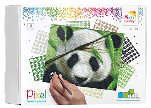 Pixel P090040 Mosaik Geschenkverpackung Panda, Pixelbild ca. 25,4 x 20,3 cm, kinderleichtes Stecksystem, ohne Bügeln und Kleben, Steinchen aus Biokunststoff, ideal für Kinder von Pracht Creatives Hobby