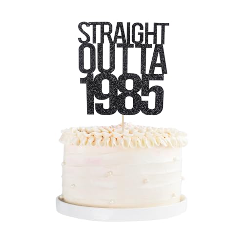 Straight Outta 1985 Tortenaufsatz für 40. Geburtstag Männer und Frauen, Geburtstagsparty, schwarzer Glitzer, 40. Geburtstag, Kuchendekoration, für 40. Geburtstag, Hochzeitstag, Partyzubehör Straight Outta 1985 Tortenaufsatz für 40. Geburtstag Männer und Frauen, Geburtstagsparty, schwarzer Glitzer, 40. Geburtstag, Kuchendekoration, für 40. Geburtstag, Hochzeitstag, Partyzubehör von Qaziuy