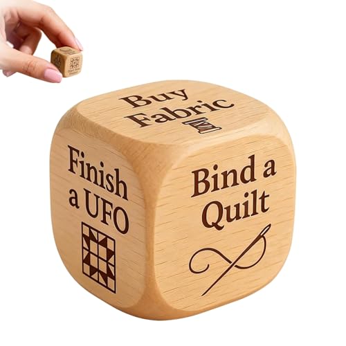 Quilter’s Dice, Quilter Würfel 6-seitiger Handgefertigter Quilt-Entscheidungswürfel Holz mit Eingravierten Quilt-Aufgaben, Lustiges Nähfestival Geschenk für DIY-Nähbegeisterte Bastelliebhaber(1pc) von Qixfyze