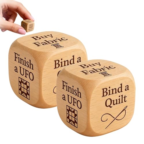 Quilter’s Dice, Quilter Würfel 6-seitiger Handgefertigter Quilt-Entscheidungswürfel Holz mit Eingravierten Quilt-Aufgaben, Lustiges Nähfestival Geschenk für DIY-Nähbegeisterte Bastelliebhaber(2pcs) von Qixfyze