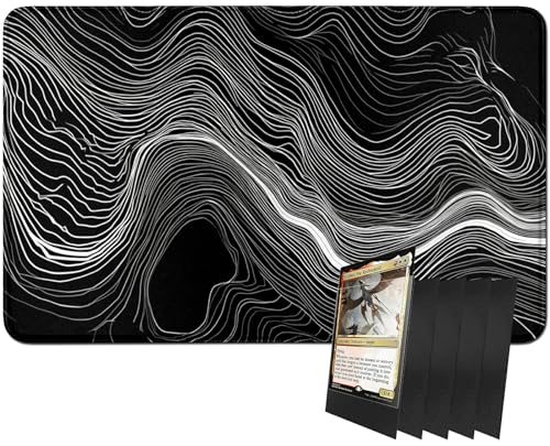 RWUTYTIUL MTG-Kartenspielmatte und 100 Kartenhüllen, 61 x 35,6 cm TCG-Spielmatte, genähte Spielmatte für Commander Board RPG CCG Game Magic The Gathering, Spielmatte, schwarze Linie RWUTYTIUL MTG-Kartenspielmatte und 100 Kartenhüllen, 61 x 35,6 cm TCG-Spielmatte, genähte Spielmatte für Commander Board RPG CCG Game Magic The Gathering, Spielmatte, schwarze Linie von RWUTYTIUL