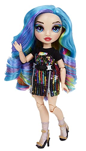 Rainbow High Fashion Doll - Amaya Raine - Regenbogen Puppe mit Luxus-Outfits, Accessoires und Puppenständer Series 2 Mädchen ab 6+ Jahren Rainbow High Fashion Doll - Amaya Raine - Regenbogen Puppe mit Luxus-Outfits, Accessoires und Puppenständer Series 2 Mädchen ab 6+ Jahren von Rainbow High
