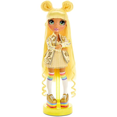 Rainbow High Fashion Doll – Sunny Madison - Gelbe Puppe mit Luxus-Outfits, Accessoires und Puppenständer Series 1 Mädchen ab 6 Jahren Rainbow High Fashion Doll – Sunny Madison - Gelbe Puppe mit Luxus-Outfits, Accessoires und Puppenständer Series 1 Mädchen ab 6 Jahren von Rainbow High