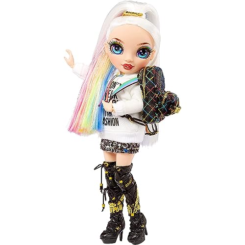 Rainbow High Junior High – AMAYA RAINE – 23 cm große Regenbogen-Modepuppe mit Outfit & Accessoires – Inklusive Stoffrucksack zum Öffnen und Schließen – Geschenk & Sammlerstück für Kinder ab 6 Jahren Rainbow High Junior High – AMAYA RAINE – 23 cm große Regenbogen-Modepuppe mit Outfit & Accessoires – Inklusive Stoffrucksack zum Öffnen und Schließen – Geschenk & Sammlerstück für Kinder ab 6 Jahren von Rainbow High