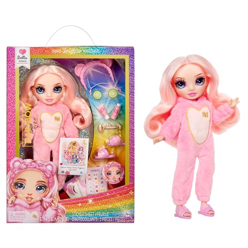 Rainbow High Junior High PJ Party - Bella (Pink) - 22 cm Puppe mit weichem Einteiler, Hausschuhen und Spielzubehör - Kinderspielzeug - Ideal für 4-12 Jahre von Rainbow High