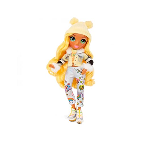 Rainbow High Winter Break Sunny Madison-Gelbe Modepuppe mit 2 Outfits, Skiausrüstung und Puppenständer-Skier, Schlittschuhe, Accessoires und mehr-Sammelpuppe für Kinder ab 6 Jahren Rainbow High Winter Break Sunny Madison-Gelbe Modepuppe mit 2 Outfits, Skiausrüstung und Puppenständer-Skier, Schlittschuhe, Accessoires und mehr-Sammelpuppe für Kinder ab 6 Jahren von Rainbow High