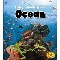 Living and Nonliving in the Ocean von Capstone
