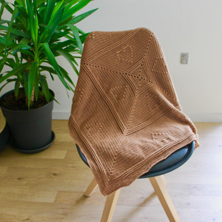 Between The Lines Babydecke by Rito Krea - Häkelmuster mit Kit Babydecke 75x75cm Between The Lines Babydecke by Rito Krea - Häkelmuster mit Kit Babydecke 75x75cm von Rito Krea