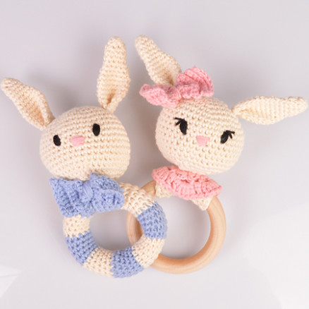 Hasenrasseln von Rito Krea - Rassel Häkelmuster mit Kit 17cm - 2 Stk von Rito Krea