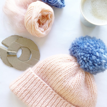 Kleine Bommelmütze by Rito Krea - Strickmuster mit Kit Mütze Kleine Bommelmütze by Rito Krea - Strickmuster mit Kit Mütze von Rito Krea