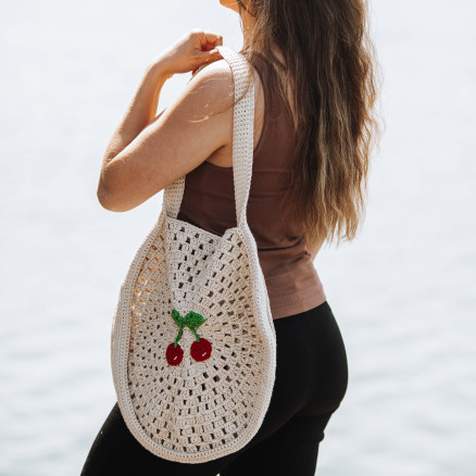 Runde Strandtasche mit Kirschen by Rito Krea - Häkelmuster mit Kit Tasche 40cm Runde Strandtasche mit Kirschen by Rito Krea - Häkelmuster mit Kit Tasche 40cm von Rito Krea