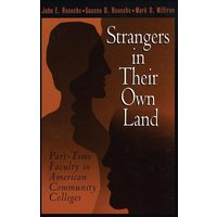 Strangers in Their Own Land von Rowman & Littlefield Publishers