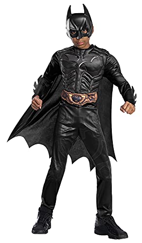 Rubies Batman Black Line Deluxe-Kostüm für Kinder, mit Muskelbrust aus dem Film The Batman in Schwarz, Logo mit Linseneffekt und Stiefelüberzug, Umhang und Maske von Rubie's