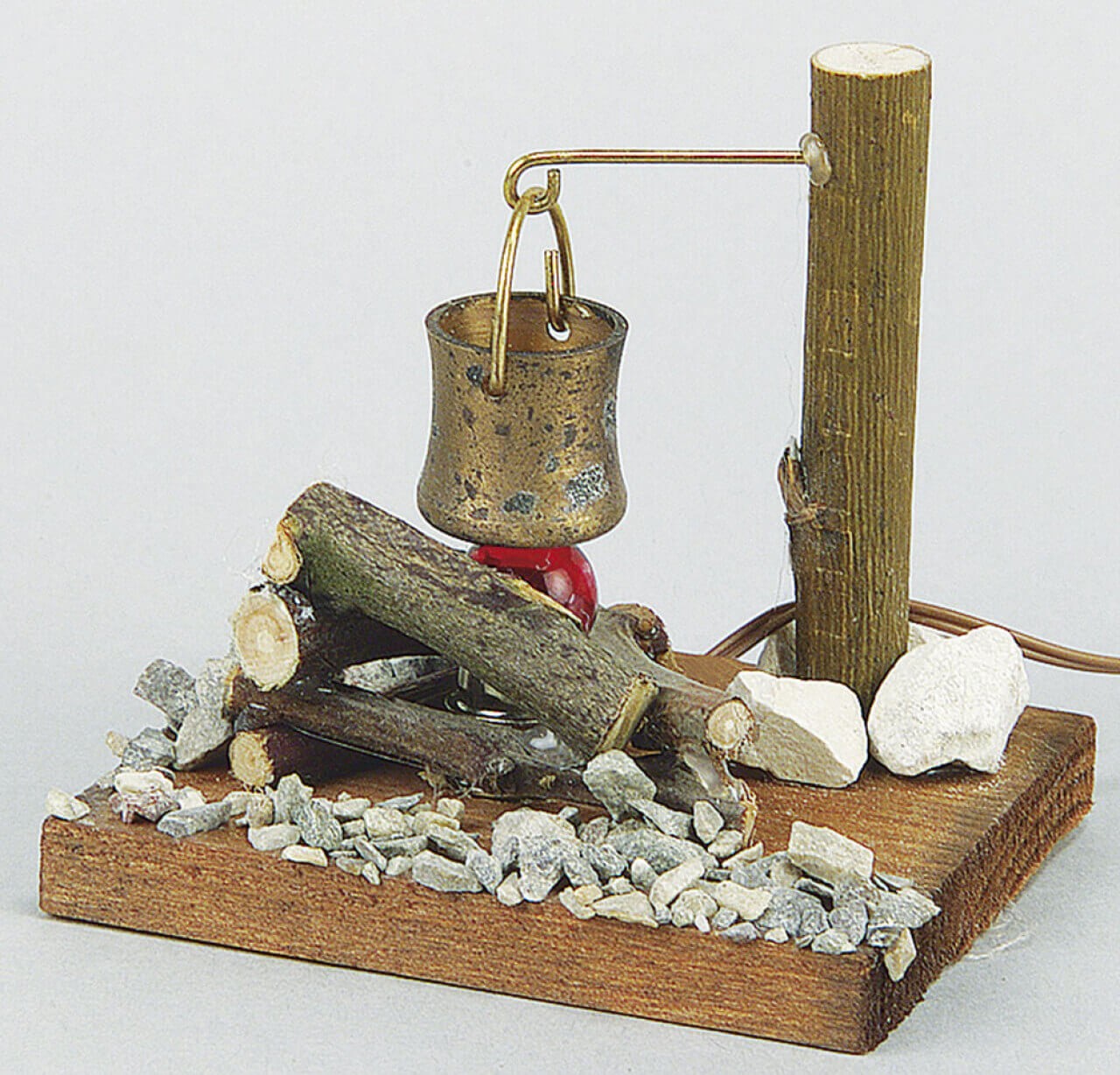 Puppenhaus Lagerfeuer mit Kessel, mit Dampf und Rauchdestillat von Rülke Holzspielzeug